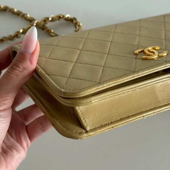 *SOLD** Chanel Vintage Nude Full Flap w/ 24kt Gold Plated Hardware - Picture 11 of 15